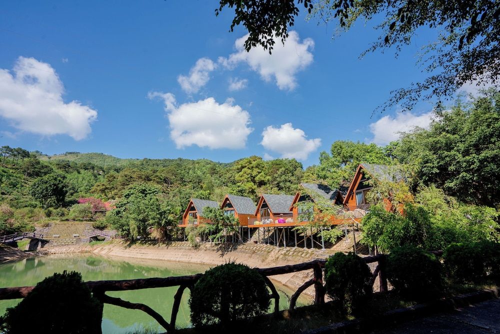 Bai Tu Long Mountain Resort 2