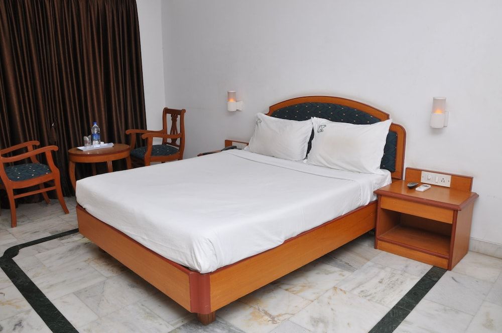 DFRONT Golden Palace 3