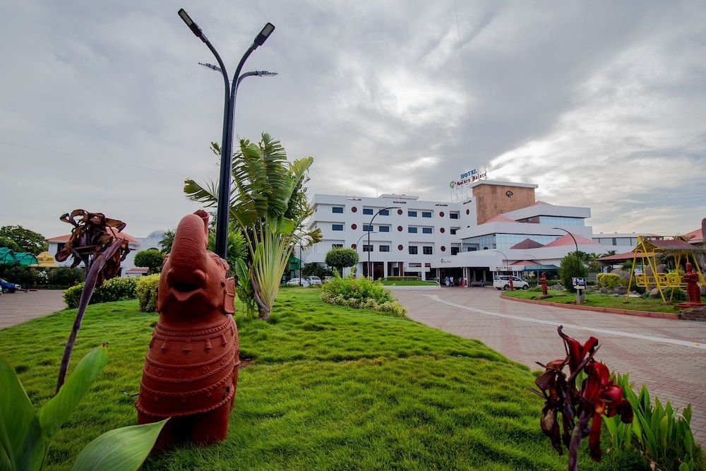 DFRONT Golden Palace 3 estrelas em Nāmakkal