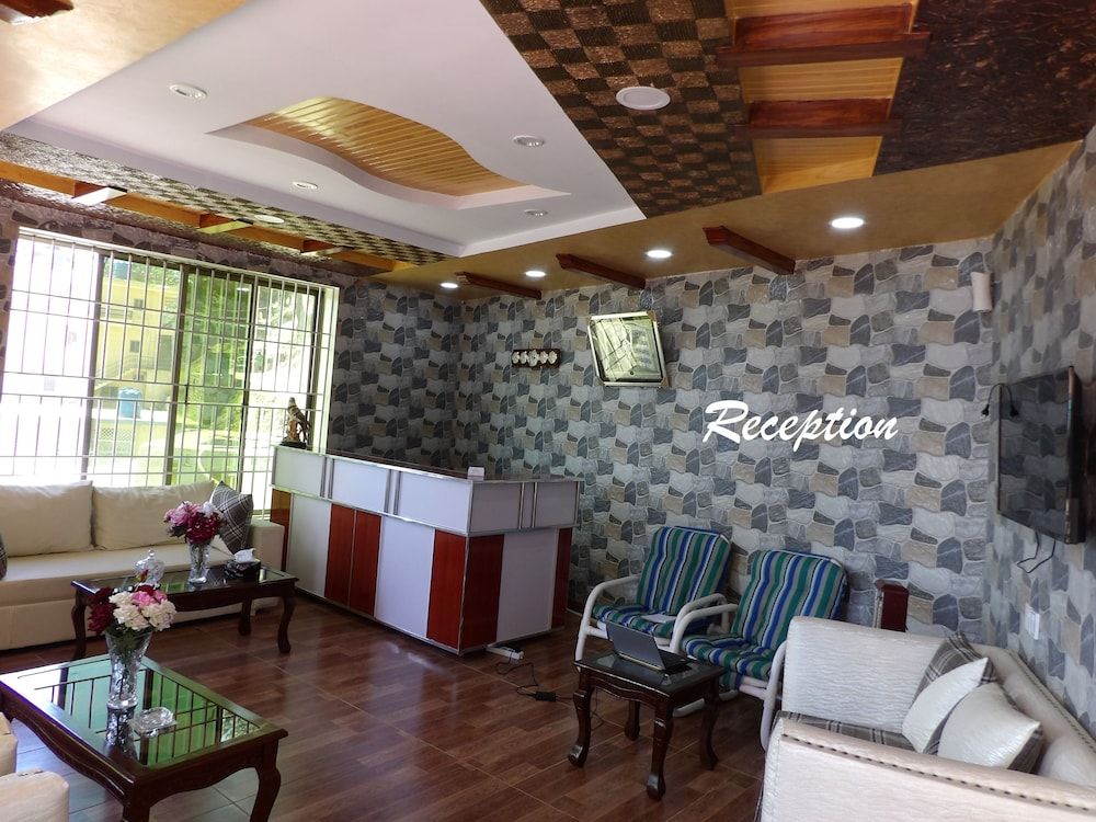 Canari Hotel Kashmir View 2