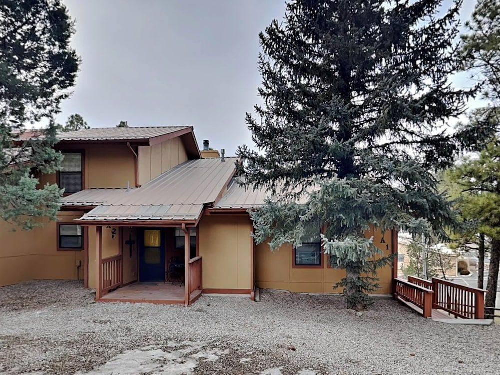 Pinon Park by Ruidoso Vacation Rentals -1 estrelas em Ruidoso