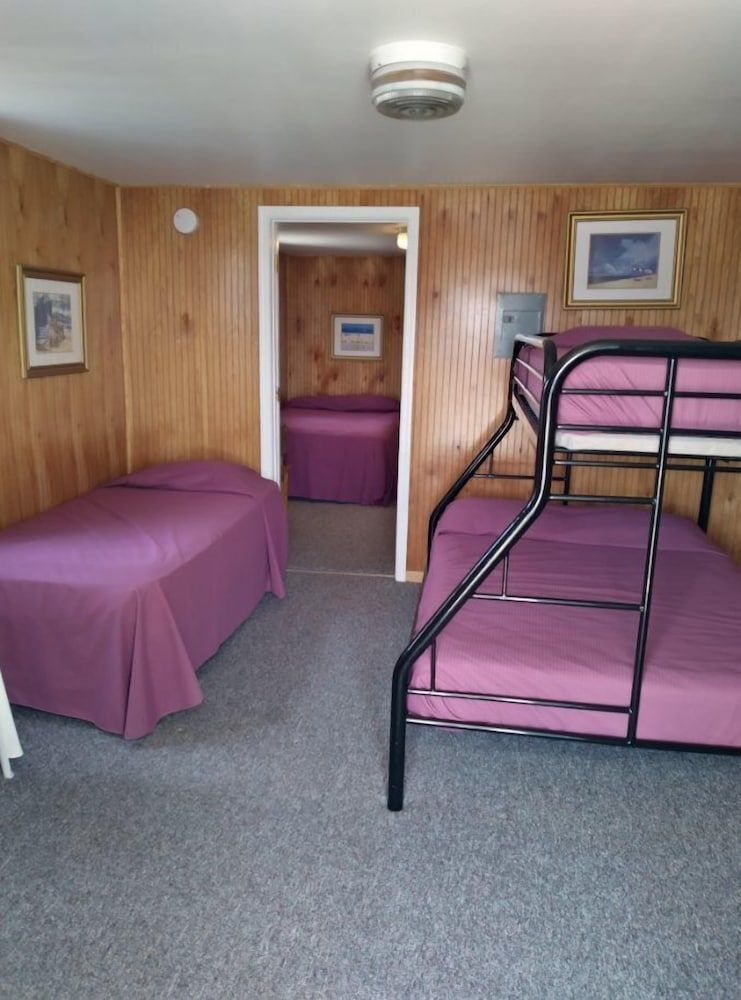 Boardwalk Sand & Surf Inn Oceanfront 3