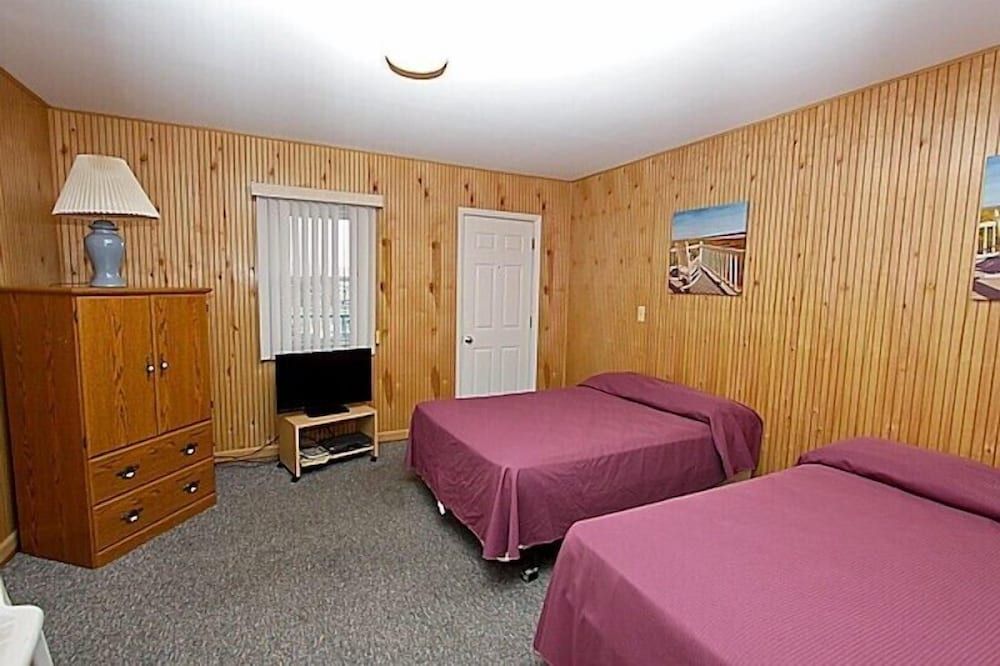 Boardwalk Sand & Surf Inn Oceanfront 2