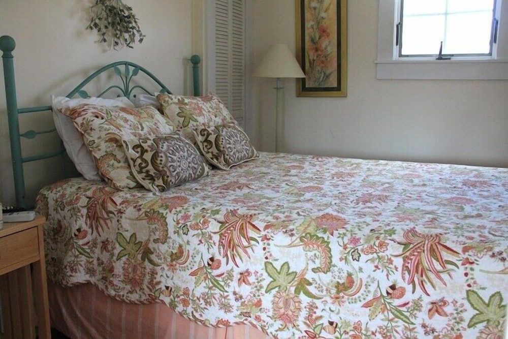 An English Garden Bed & Breakfast 2