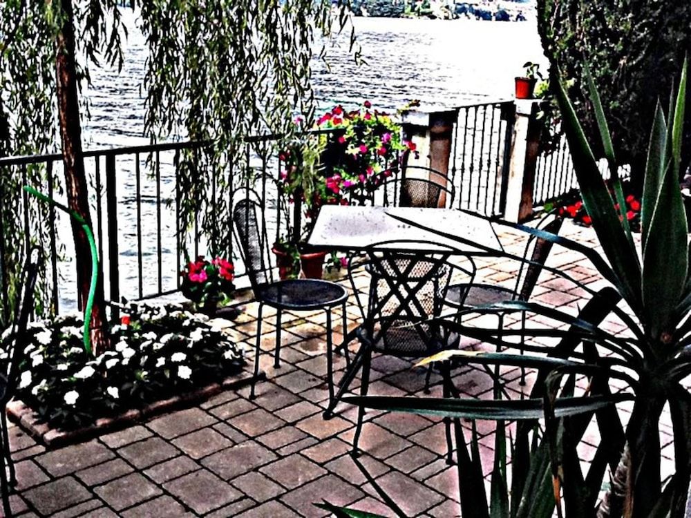 Nest on the Lake Lezzeno -1 estrelas em Lezzeno