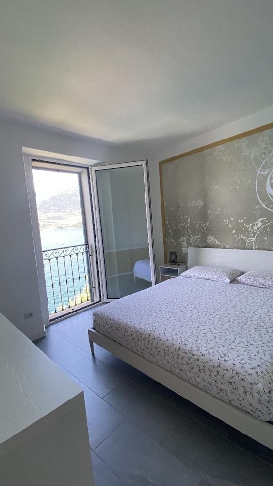 Nest on the Lake Lezzeno 3