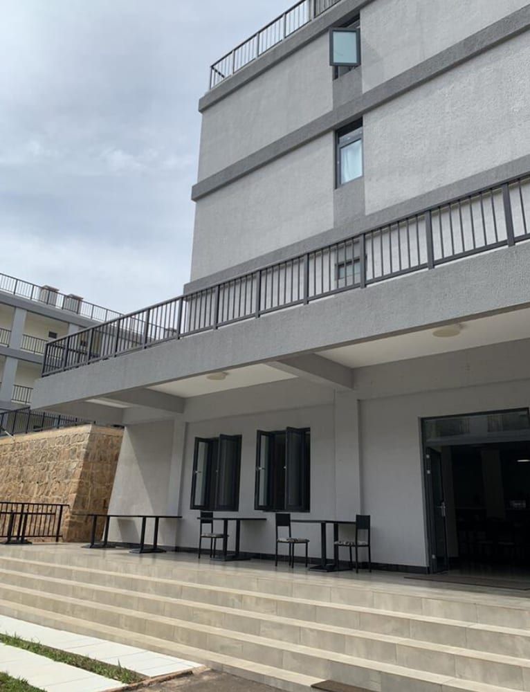 Phoenix Apartment by LINK 2