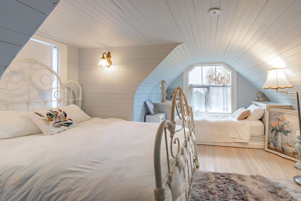 The Cottage and Castle 2