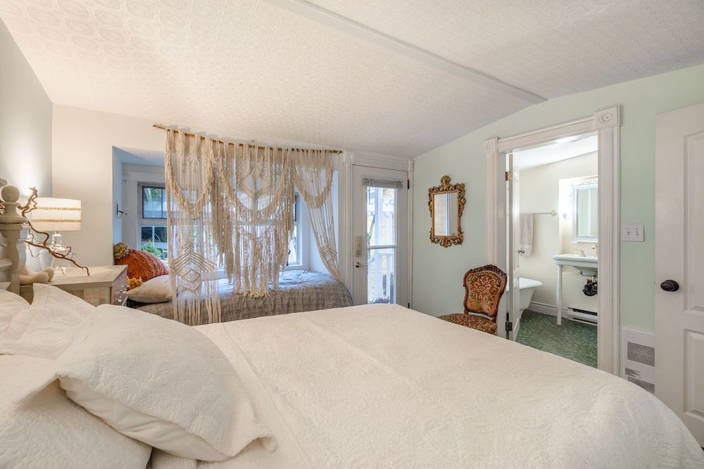 The Cottage and Castle 3