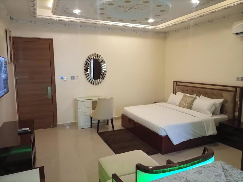 Double D Luxury Apartments 2