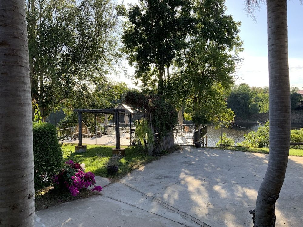 Morocco Blue Cafe By Chilong River Farm -1 étoiles à Kosum Phisai