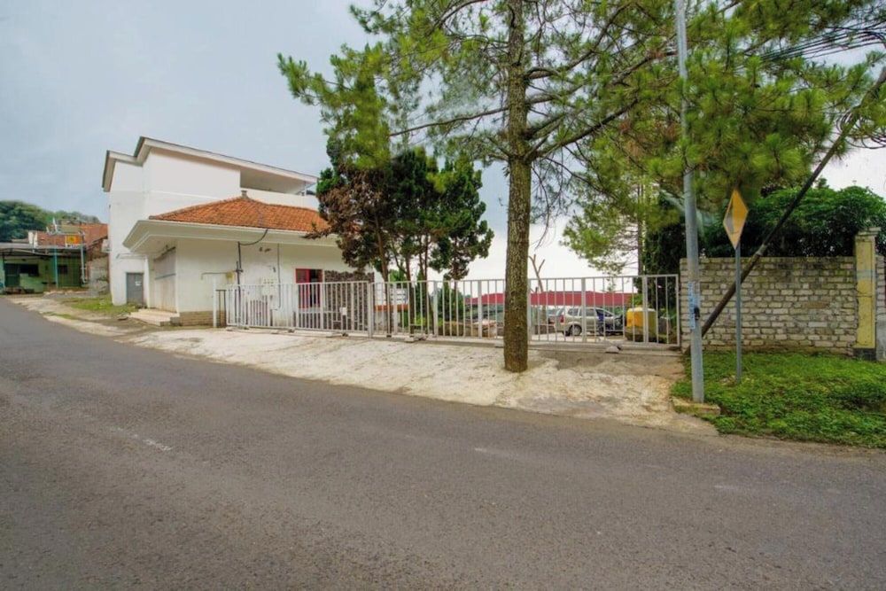 Capital O 3359 Pondok Wisata Jaden 3 estrelas em Mojokerto