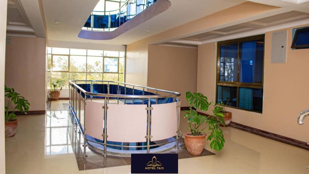 Hotel Taji 2