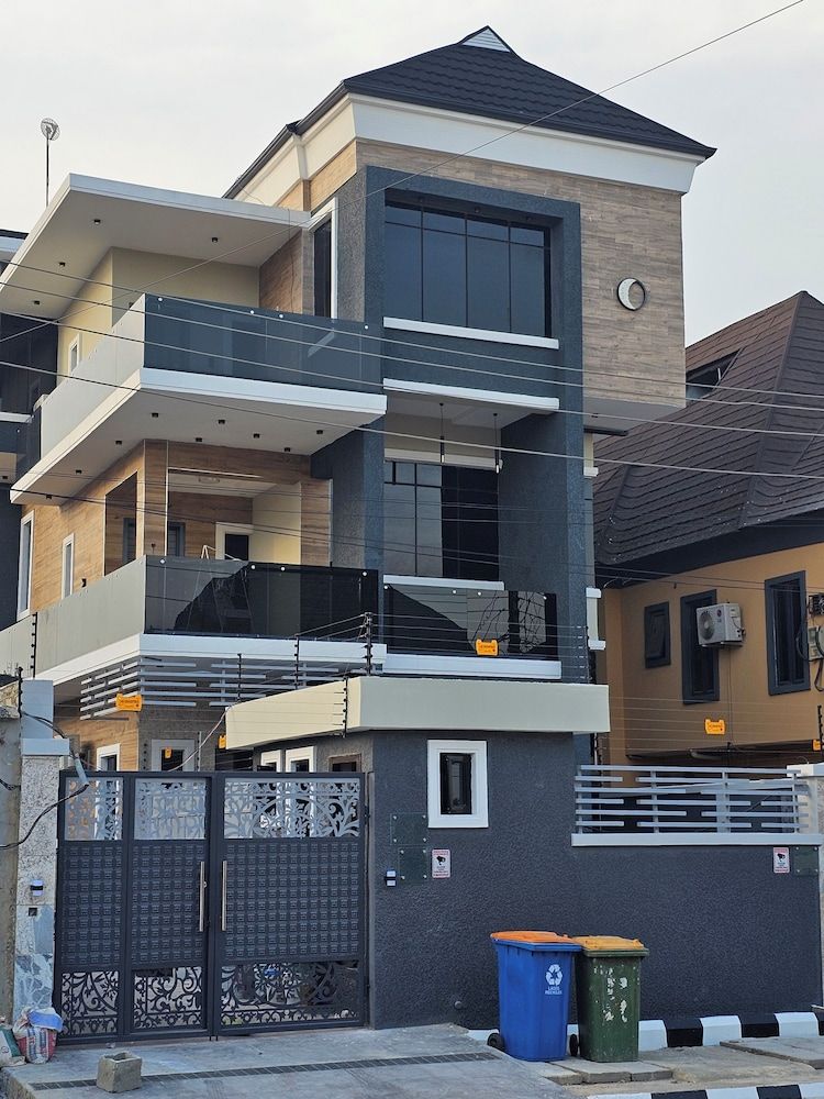 Sapphire Residences by Crystal Magodo -1 étoiles à Ikeja