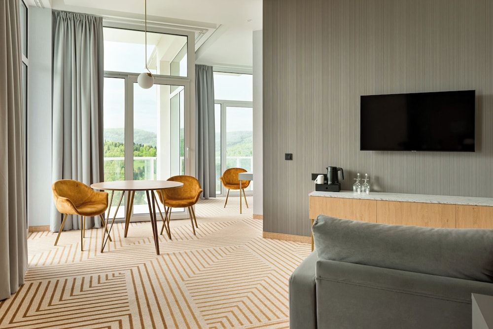 Hotel Crystal Mountain 3