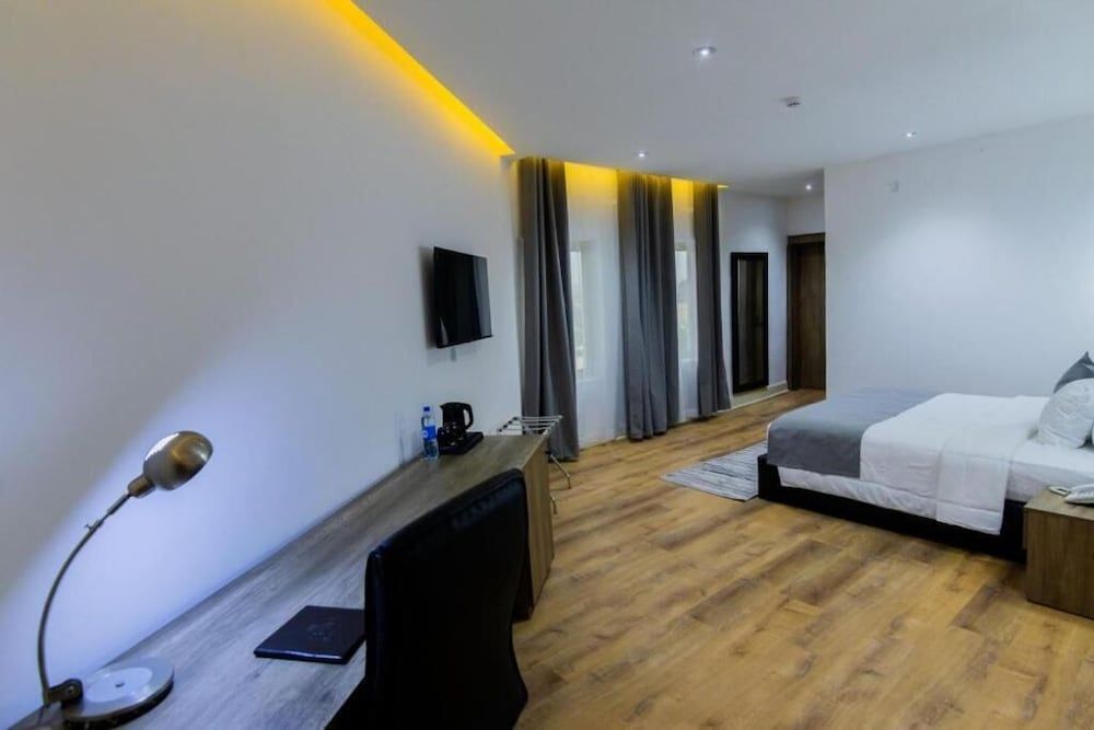 Crownsville Hotel - Airport Road 3