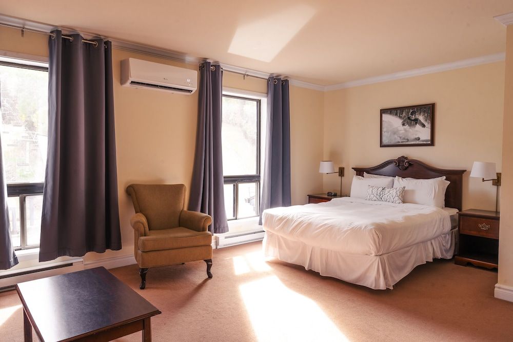 Mont Blanc Hotel & Condos 3