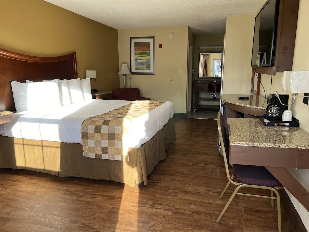 Atkinson inn and suites 3