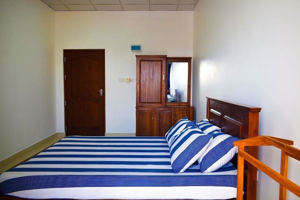 Catamaran 6 Guest Inn 2