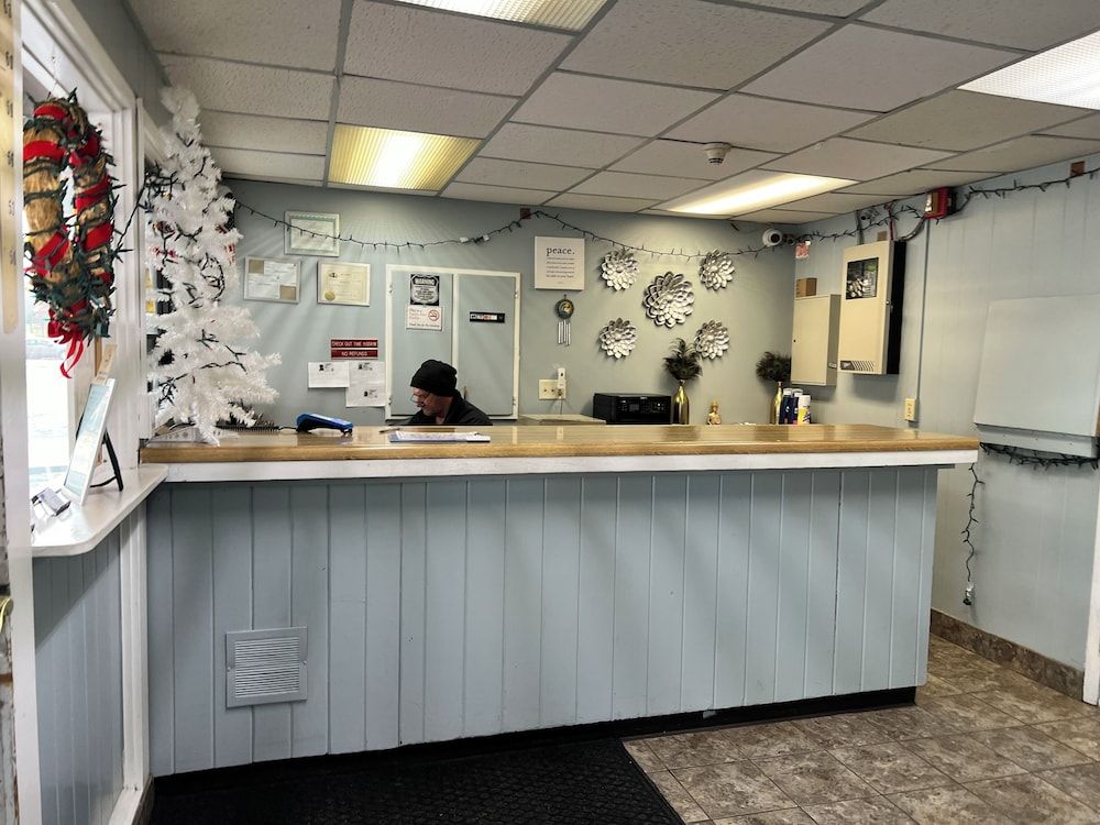 Capital O Clayton House Motel Rockford 2