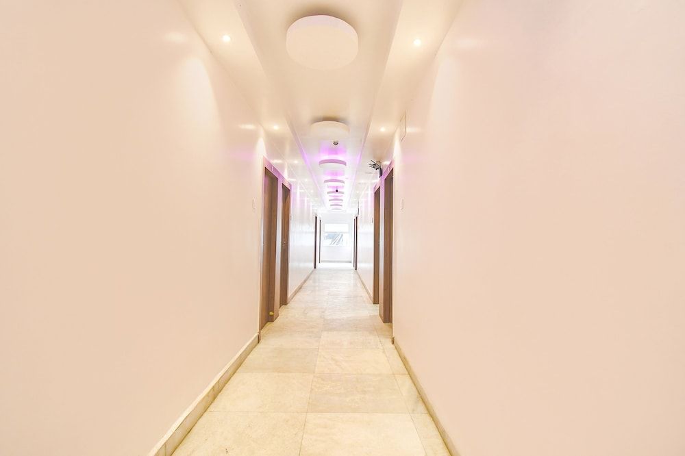 Fabhotel Prime The Golden Plaza 2