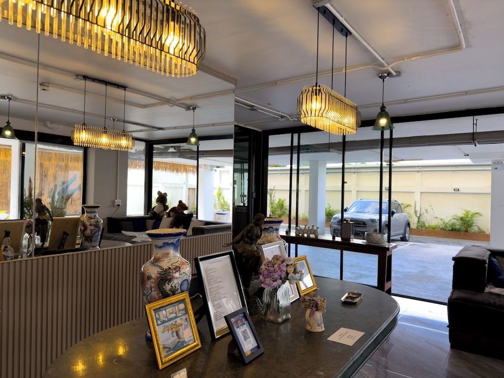 Breezewood Bangkok Hotel 2