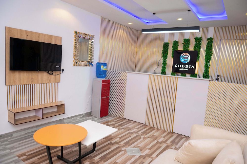 Goddis Apartments Ajah 2