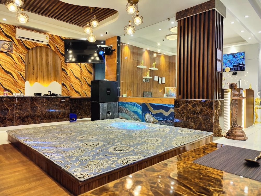 Hotel Mandi Heights Bar Fine Dining Banquet Hall 3