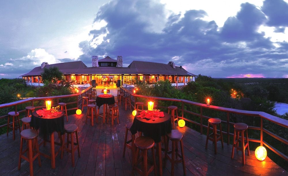 Etosha Safari Lodge 4 estrelas em Okaukuejo
