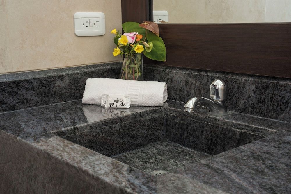 Hotel La Ría Playas 3