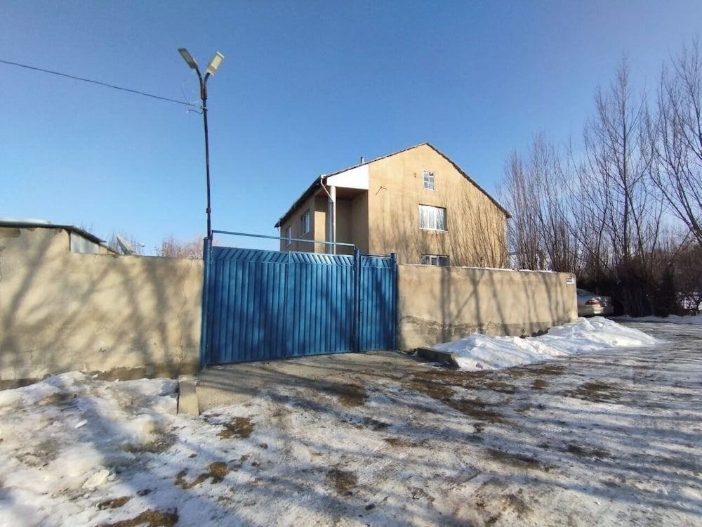 Jakesh -1 étoiles à Karakol