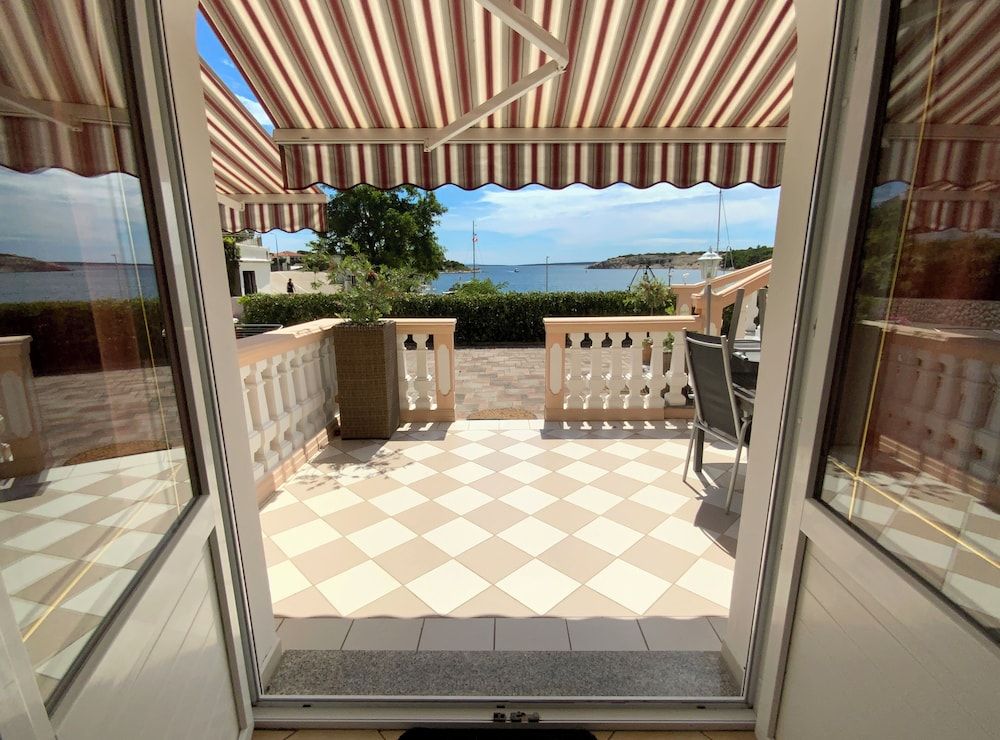 Olive House 4 estrelas em Šimuni