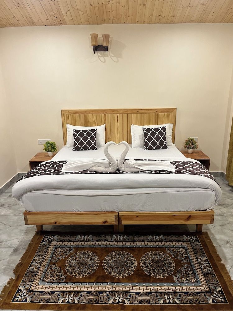 Ahava Kasol Riverside Cafe & Cottage 2