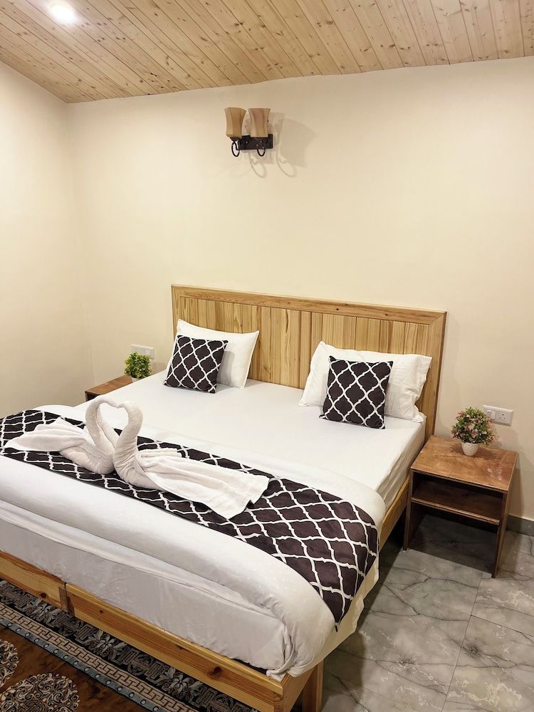 Ahava Kasol Riverside Cafe & Cottage 3