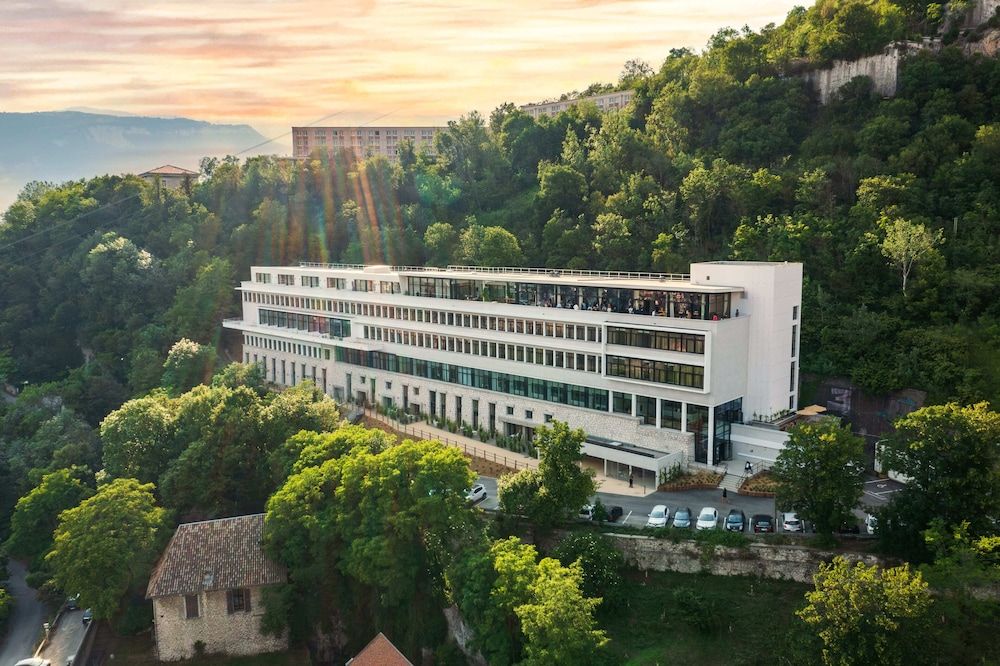 The Babel Community Hotel Grenoble Bastille 1