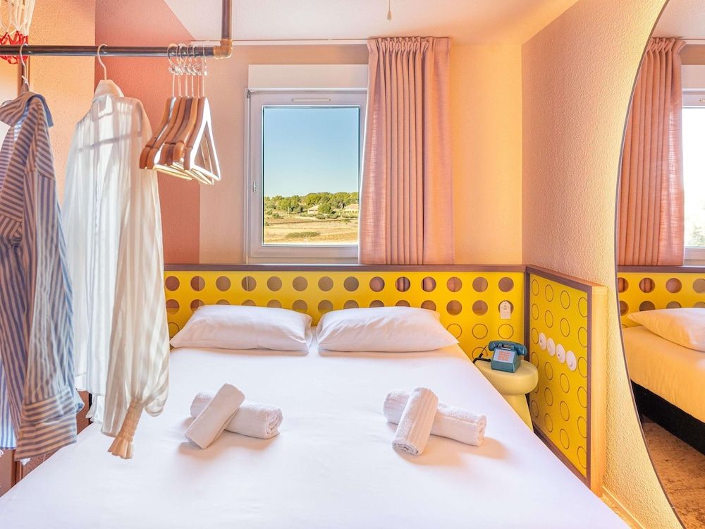 Greet Hotel Pont Du Gard 3 estrelas em Estézargues