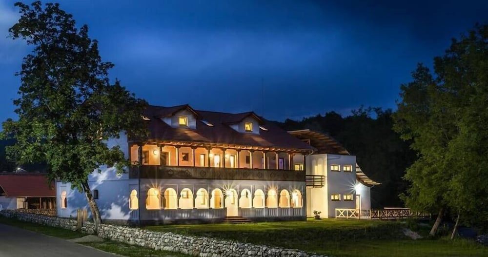 Hanul Vatra -1 estrelas em Horezu