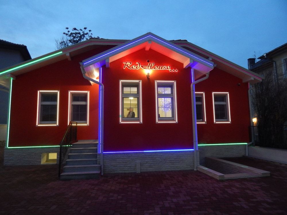Red House 3 estrellas en Kyustendil