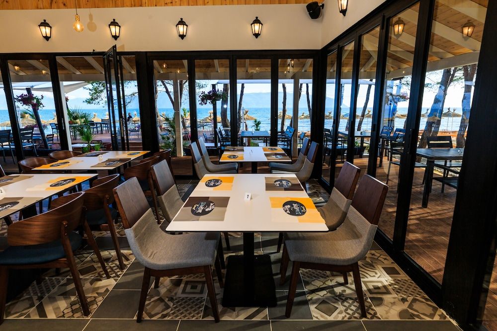 Ecuador Resort -1 estrelas em Zvërnec