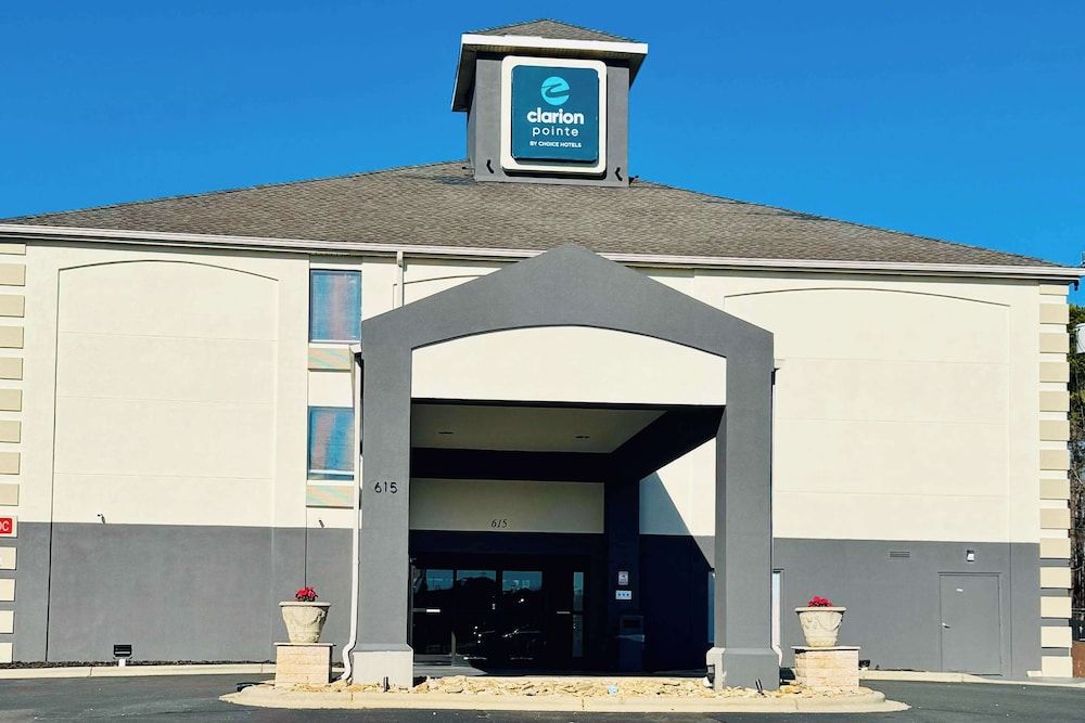 Clarion Pointe 2 estrellas en Albemarle