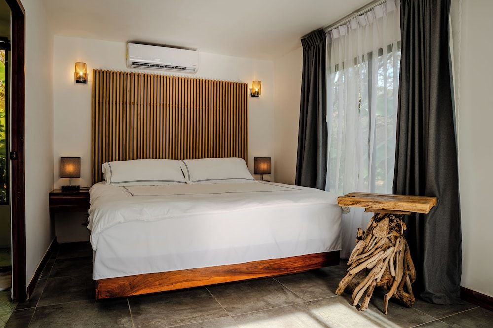 The Bohemian  Lagarto 3