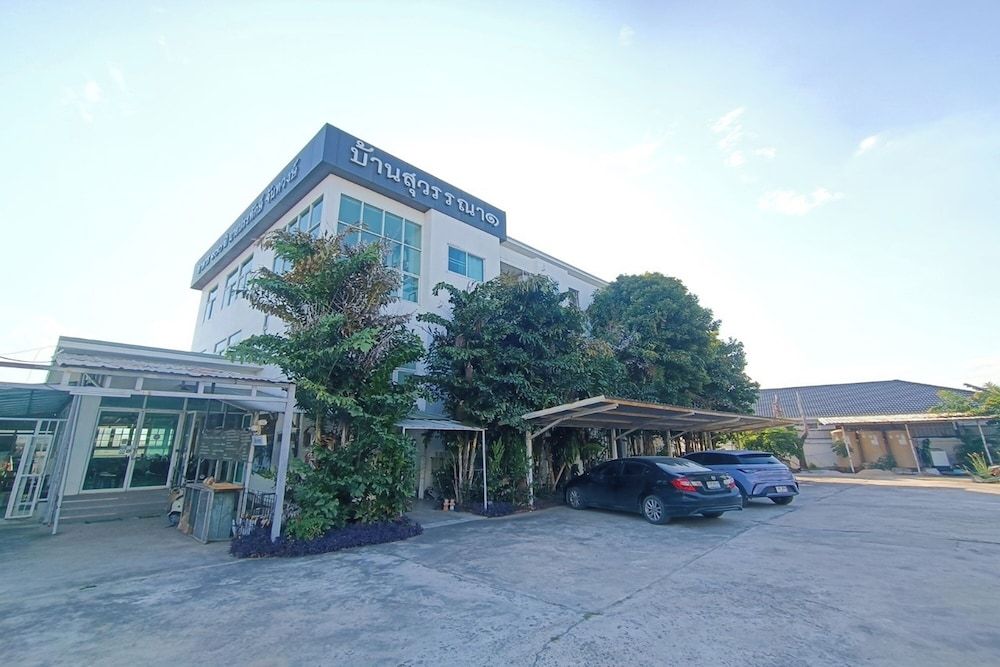 Baansuwanna Hotel -1 estrelas em Ban Nong Bua Di Mi