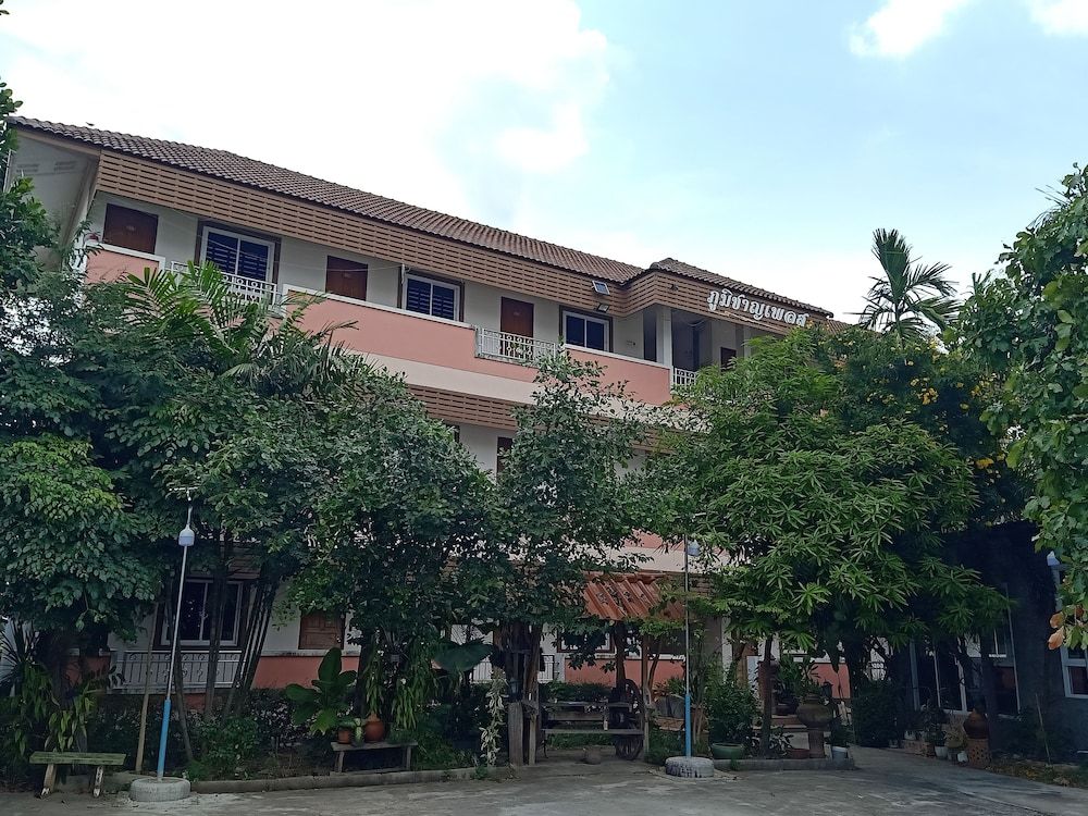 Phumchan Place Hotel 1