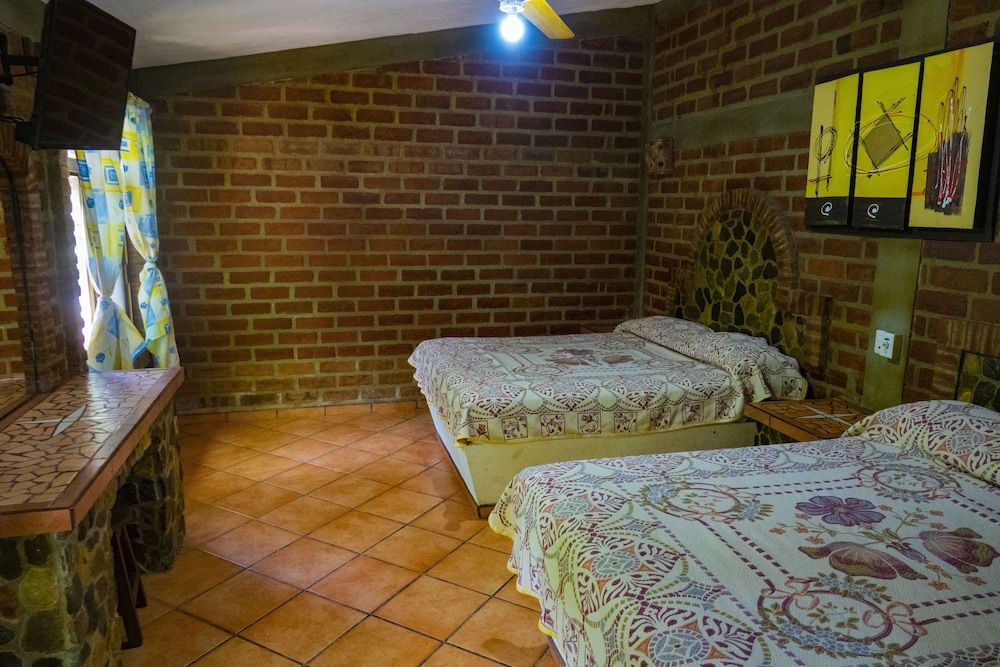 Balneario Y CabaÔøΩas Isis 3