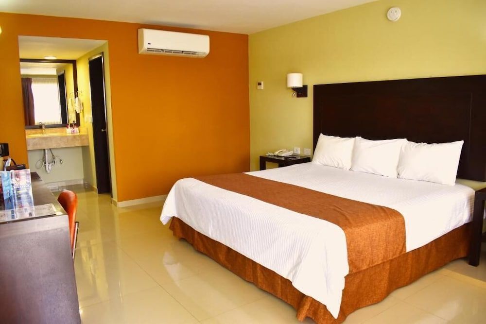 El Camino Hotel & Suites 2