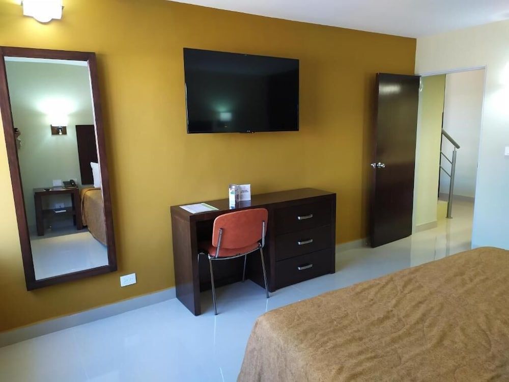 El Camino Hotel & Suites 3