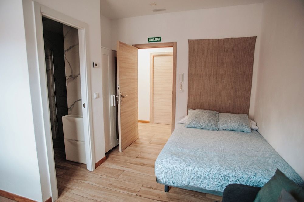 POLOESTUDIOS -1 estrelas em Zaratán