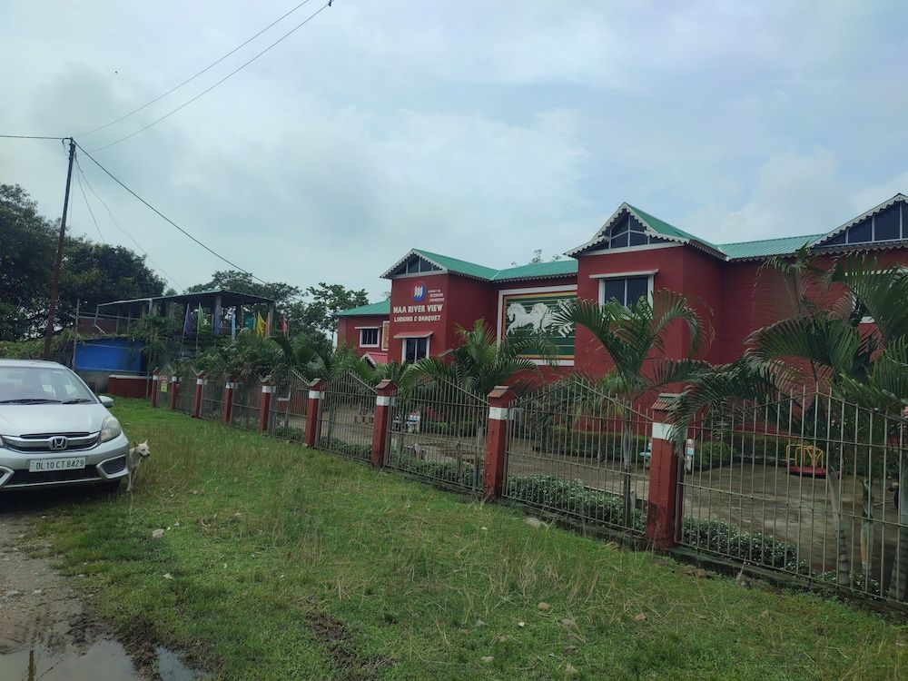 Maa River View 3 estrellas en Alīpur Duār