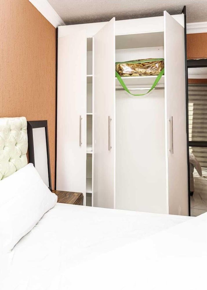 Milk and Honey Westonaria 3