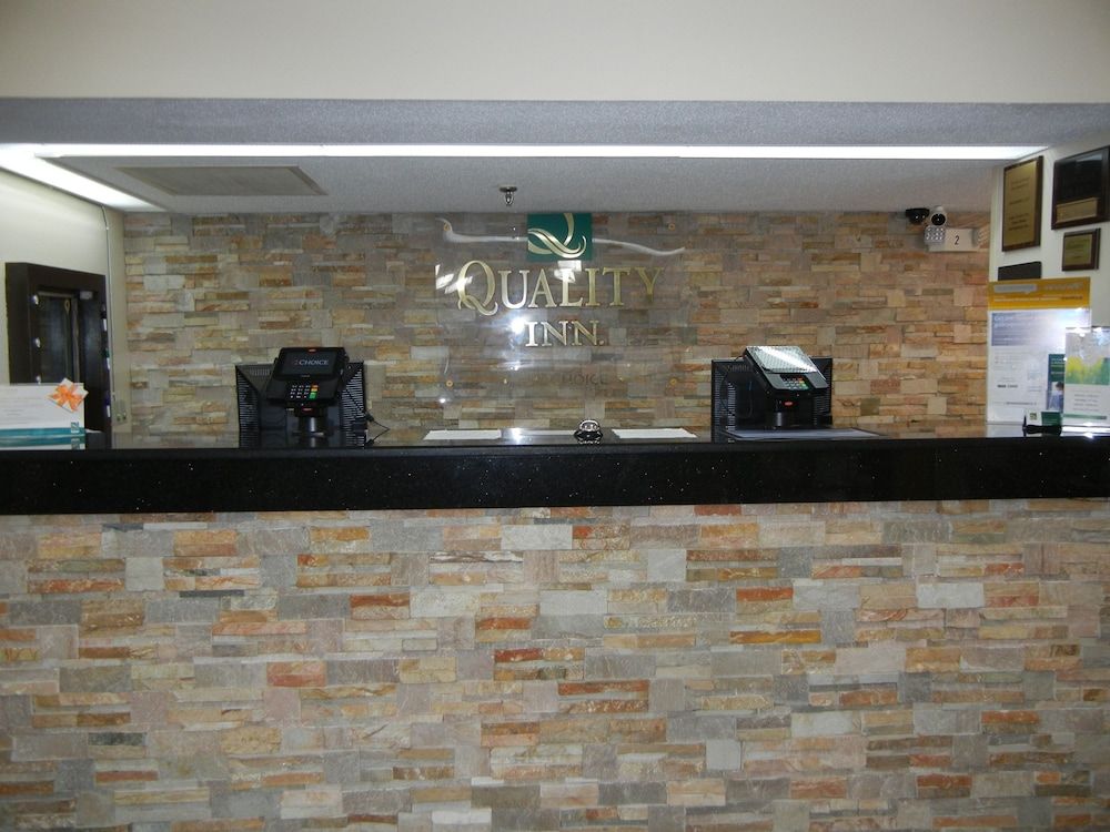 Quality Inn Holland - Toledo 3